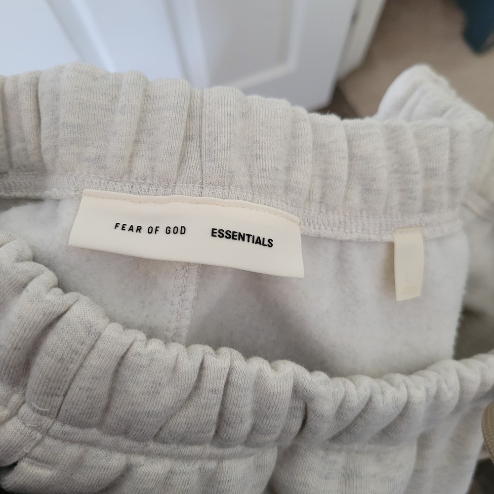 Fear Of God Essentials FOG Flare Sweatpants Mens Large Cream Oatmeal NWOT - Picture 3 of 10